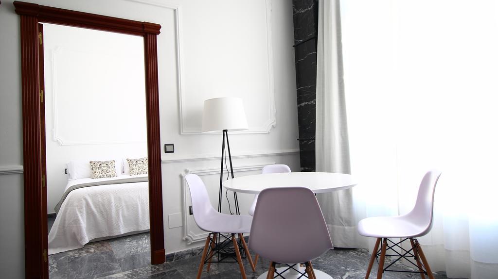 Apartamentos Plaza Constitucion - Larios Málaga Eksteriør billede