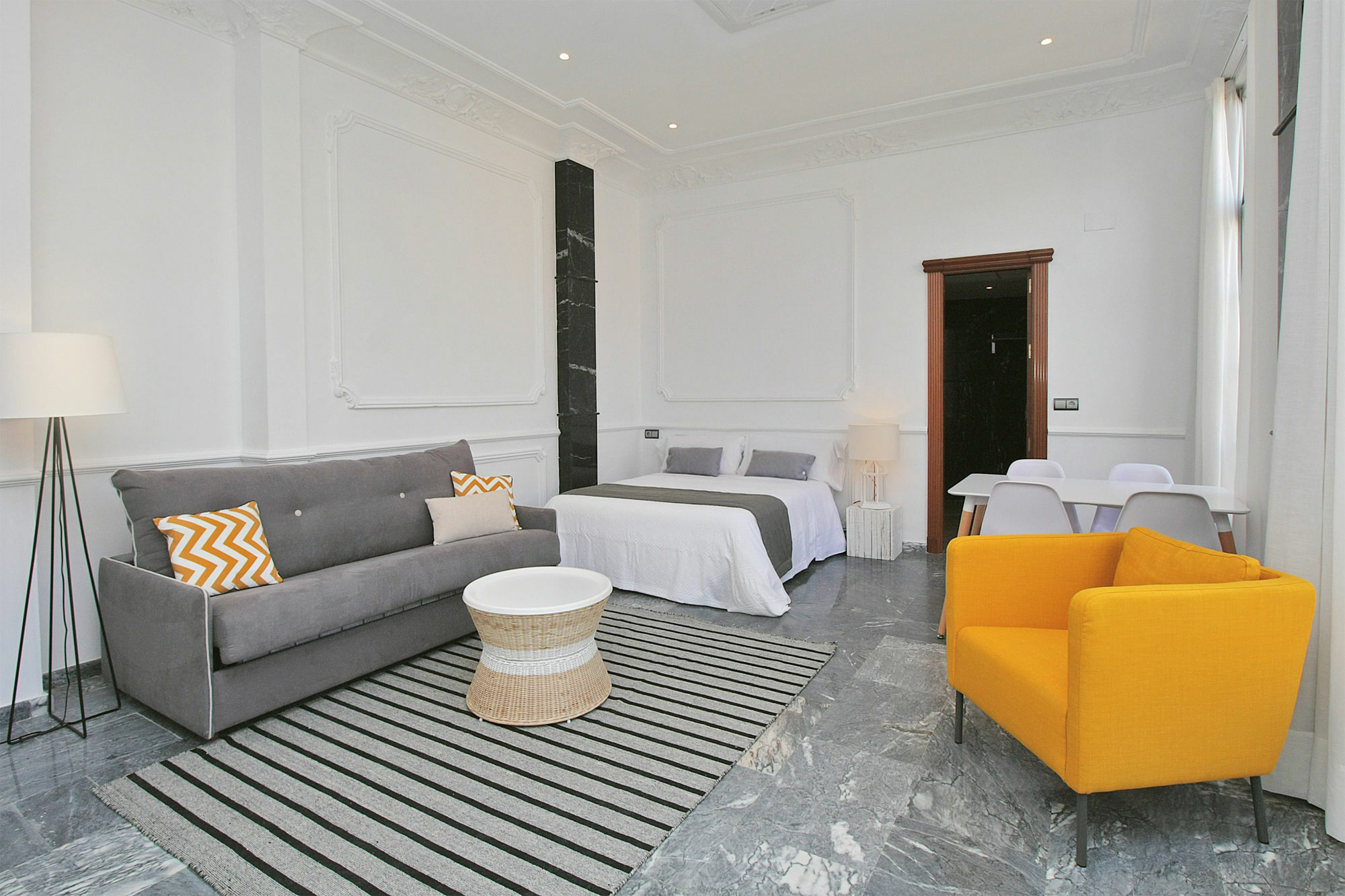 Apartamentos Plaza Constitucion - Larios Málaga Eksteriør billede