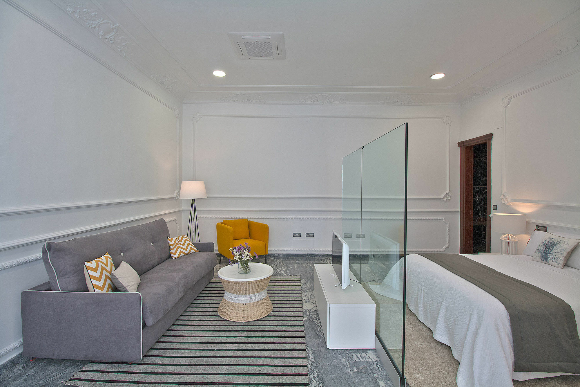 Apartamentos Plaza Constitucion - Larios Málaga Eksteriør billede
