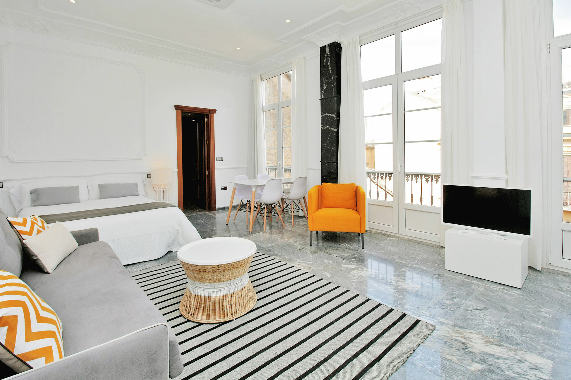 Apartamentos Plaza Constitucion - Larios Málaga Eksteriør billede